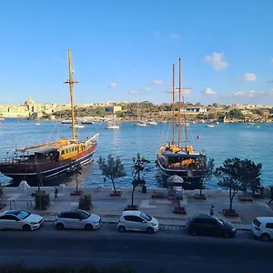Appartamento Spacious Seafront Next To Sliema-valeta Ferry, Sliema